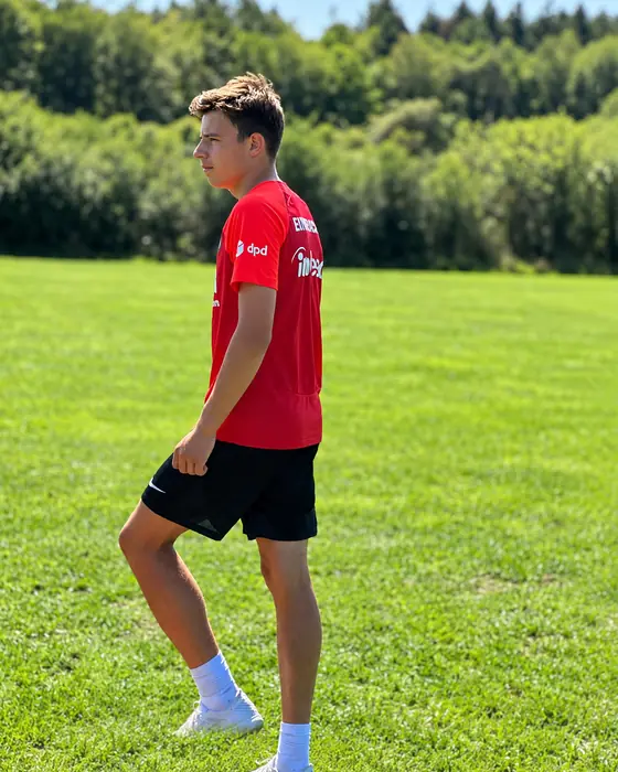 Igor Zadvornii im Trikot von Eintracht Frankfurt auf dem Trainingsplatz